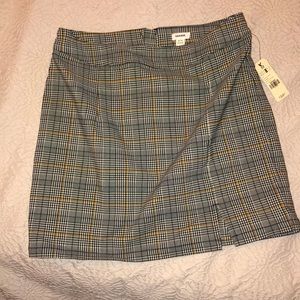 Mini Plaid skirt w/ slit detail